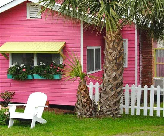 Pink Beach Cottage 