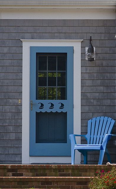 storm door with sailboats