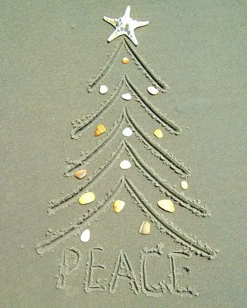 Sand Drawing Christmas Tree Idea 